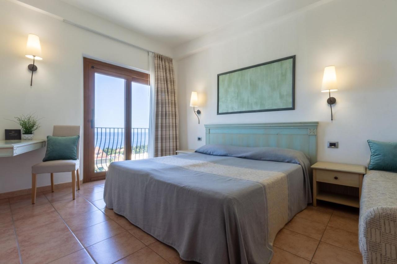Hotel Brancamaria Cala Gonone Exterior foto