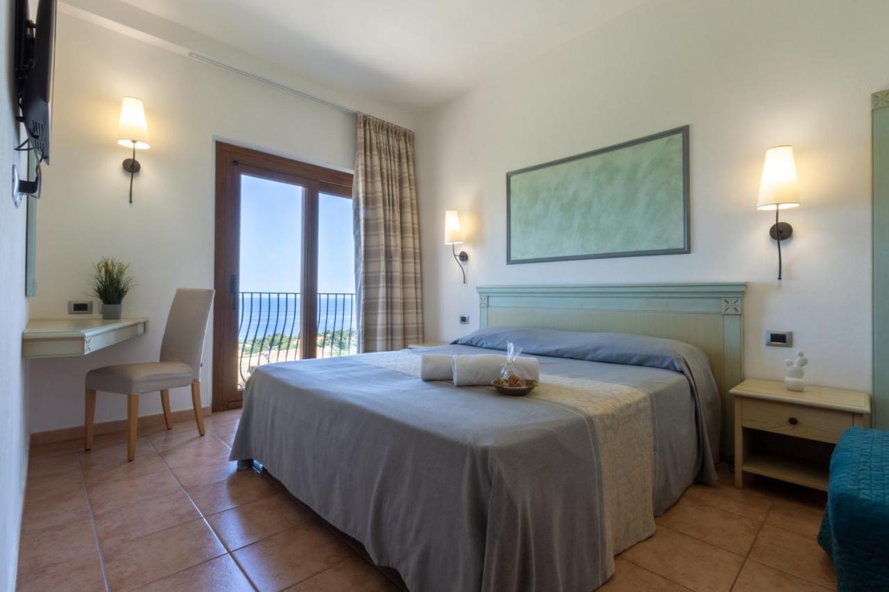 Hotel Brancamaria Cala Gonone Exterior foto