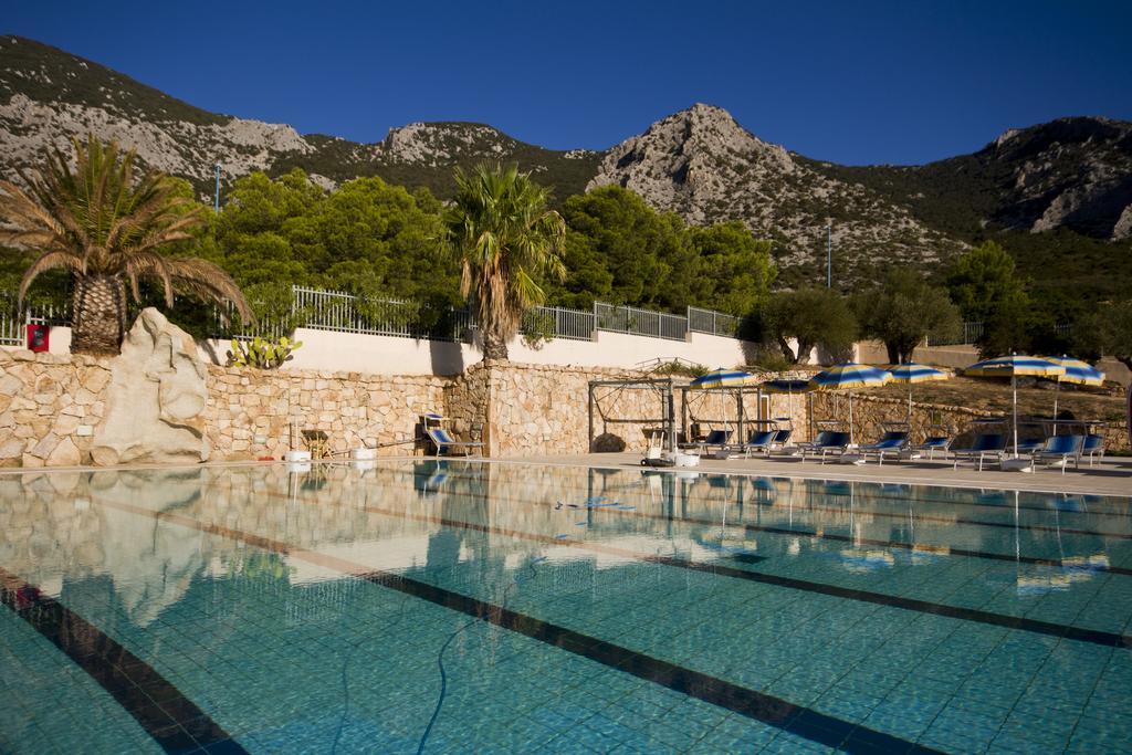 Hotel Brancamaria Cala Gonone Exterior foto